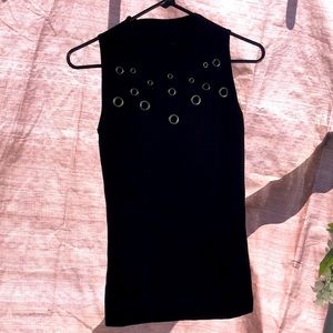 Black & White store black tank top